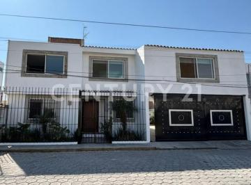 Casa · 311m² · 5 Recámaras · 6 Estacionamientos · Venta de Casa Farcc Campestre San Rafael, San Juan Xilotzingo