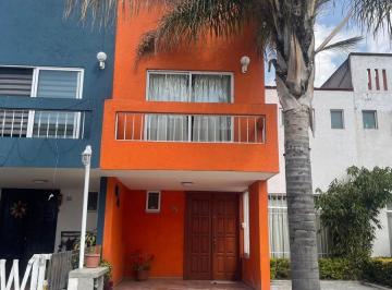 Casa · 274m² · 1 Recámara · 2 Estacionamientos · Casa en Renta en Tlacopa