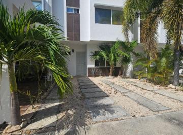 Casa de 3 habitaciones, Solidaridad · Casa 3 Recámaras, 2.5 Baños, Playa del Carmen, Jardín, 3 Estacionamientos