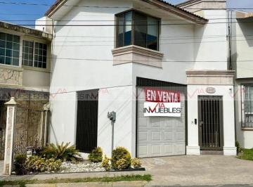 Casa · 223m² · 3 Recámaras · 1 Estacionamiento · Casa en Venta en Monterrey