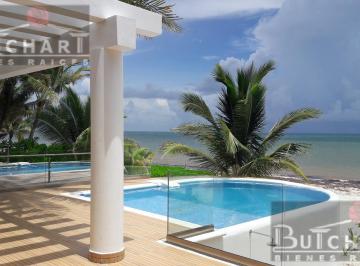 Villa · 600m² · 3 Recámaras · 5 Estacionamientos · Venta Exclusiva Villa Frente Al Mar