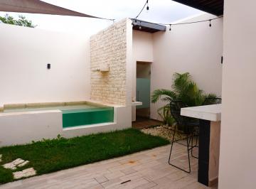 Casa de 3 habitaciones, Mérida · Casa de 3 Recamaras y Alberca en Residencial Floresta, Mérida Entrega Inmediata
