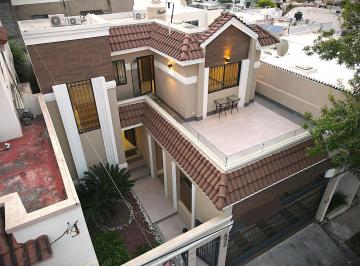 Casa · 260m² · 3 Recámaras · 2 Estacionamientos · Casa en Venta en Cumbres 6 Sector