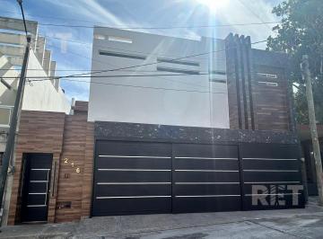 Casa · 337m² · 3 Recámaras · 3 Estacionamientos · Elegante Casa en Venta Col. Altavista