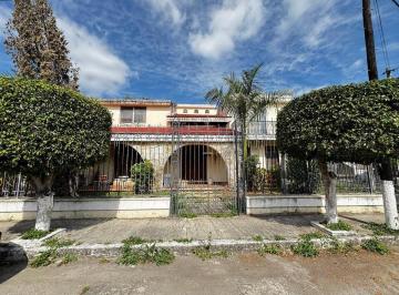 Casa · 631m² · 5 Recámaras · 4 Estacionamientos · Casa en Esquina en Venta en Villas del Sol Detrás de Plaza Península