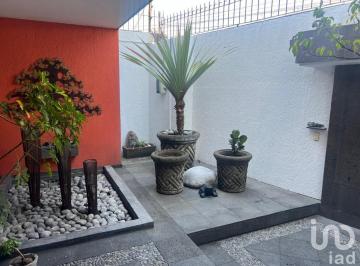 Casa · 480m² · 4 Recámaras · 7 Estacionamientos · Oportunidad Vendo Preciosa Residencia Tecamachalco Completamente Remodelada