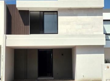 Casa · 220m² · 3 Recámaras · 2 Estacionamientos · Casa en Preventa El Cielo León Guanajuato