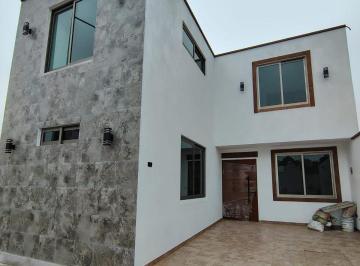 Casa · 127m² · 3 Recámaras · 1 Estacionamiento · Venta de Casa en Fraccionamiento Lirios en Coatepec.