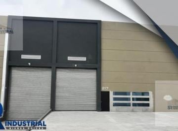 Bodega comercial · 910m² · 4 Estacionamientos · Bodega en Renta en Santa Catariana en Parque Industrial