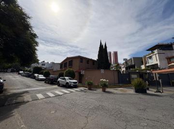 Casa · 400m² · 4 Recámaras · 4 Estacionamientos · Casa en Esquina con Excelente Ubicación
