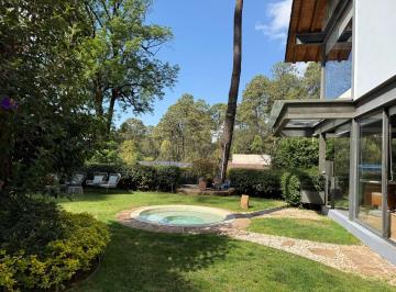 Quinta de 5 habitaciones, Valle de Bravo · Casa en Venta en Avandaro