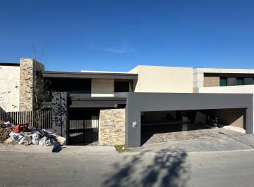 Casa de 4 habitaciones, Monterrey · Casa en Venta en Monterrey Zona Carretera Nacional Sierra Alta 9º Sector