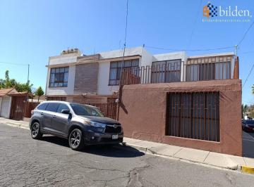 Casa · 302m² · 4 Recámaras · 4 Estacionamientos · Casa en Venta en Fracc. Real del Prado Durango