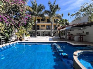 Vista posterior de la casa · Casa con Alberca Precio a Tratar