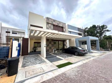 Casa · 400m² · 5 Recámaras · 3 Estacionamientos · Casa Perfecta Para Familias Grandes en Via Cumbres / Perfect For Large Families