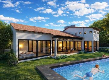 Casa de 3 habitaciones, Ixtapan de la Sal · Residencia Nueva y Amueblada con Alberca Climatizada y Jardín, Cerca del Acceso Al Fraccionamiento.