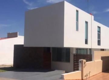Casa en venta dentro de Coto en Bugambilias segunda sección · Casa en Venta Dentro de Coto en Bugambilias Segunda Sección