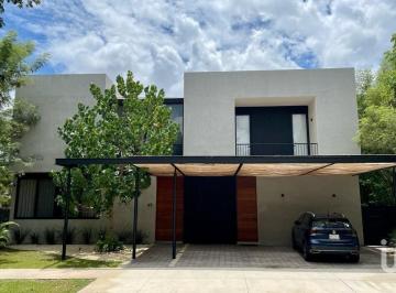 Casa · 335m² · 3 Recámaras · 2 Estacionamientos · Casa Amueblada en Venta en Privada Ravenna Residencial Cabo Norte Mérida, Yucatán