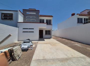 Casa de 4 habitaciones, San Juan del Río · Venta de Casa Nueva en Granjas Banthi