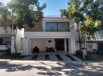 Casa de 4 habitaciones, Culiacán · Venta Casa Residencial Cluster San Javier, La Primavera a 80 m de Casa Club