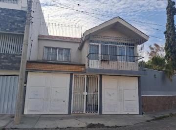 Casa · 356m² · 5 Recámaras · 2 Estacionamientos · Excelente Casa en Venta Leon Moderno