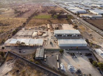 Oficina · 584m² · 3 Estacionamientos · Bodega Industrial en Venta en Tlacote, Queretaro, Queretaro