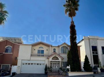 Casa · 477m² · 5 Recámaras · 2 Estacionamientos · Casa en Venta Fracc. La Cañada, Chihuahua