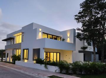 Casa de 4 habitaciones, Cancún · Estrena Casa en Lagos del Sol. Fracc. Exclusivo con Lago y Amenidades en Cancun