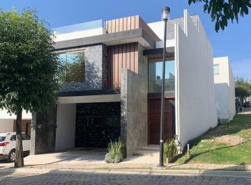 Casa · 275m² · 4 Recámaras · 2 Estacionamientos · Casa en Parque Cuernavaca - Lomas de Angelopolis