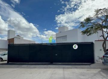 Casa · 207m² · 3 Recámaras · 3 Estacionamientos · Casa - Fraccionamiento Real de Juriquilla