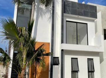 Casa · 255m² · 3 Recámaras · 2 Estacionamientos · Casa en Rio By Cumbres