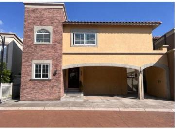 Casa · 314m² · 4 Recámaras · 4 Estacionamientos · Casa en Venta en Fracc Portofino en Metepec