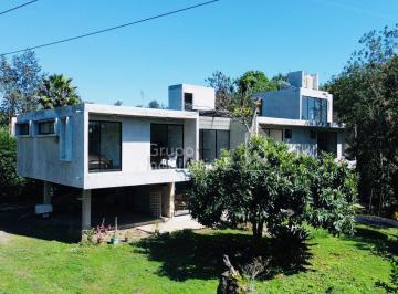 Casa de 6 habitaciones, Coatepec · Hermoso Terreno Campestre con Amplia Casa Estilo Industrial y 2 Departamentos.
