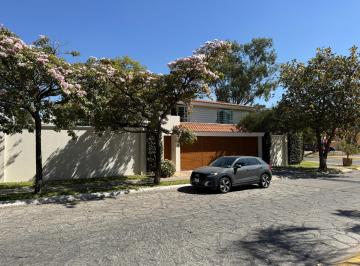 Casa de 3 habitaciones, Zapopan · Casa en Renta Frente a Parque. por El Parque Mertopolitano, Zapopan. Solo Para Casa Habitacion.