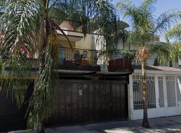 Casa de 3 habitaciones, Guadalajara · Casa en Venta en Josefa Ortiz de Dominguez Lagos de Oriente Guadalajara