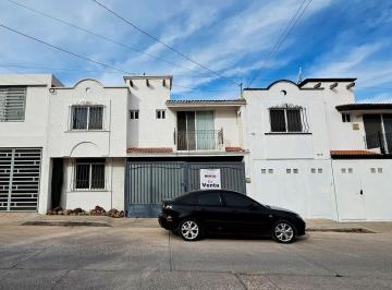 Casa · 165m² · 3 Recámaras · 2 Estacionamientos · Venta Casa en Jesús María Al Norte de La Ciudad Bi
