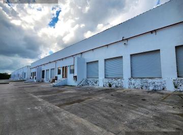 Bodega comercial · 600m² · 2 Estacionamientos · Bodega Comercial Sobre Carretera Playa del Carmen - Cancún