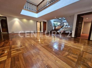 Departamento · 1100m² · 4 Recámaras · 6 Estacionamientos · Residencia en Fraccionamiento Hacienda Jajalpa, Ocoyoacac, Estado de México