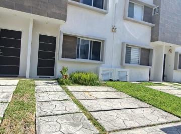 Casa · 120m² · 3 Recámaras · 2 Estacionamientos · Casa en Venta en Jardines del Sur 5