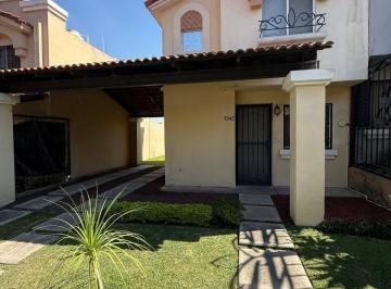 Casa de 2 habitaciones, Tonalá · Casa con Excedente de Terreno en Urbi Residencial, Tonalá