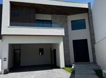 Casa · 500m² · 3 Recámaras · 2 Estacionamientos · Casa en Venta en El Uro, Granada Laderas