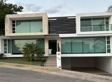 Casa · 502m² · 4 Recámaras · 4 Estacionamientos · Venta de Casa en Lomas de Gran Jardín