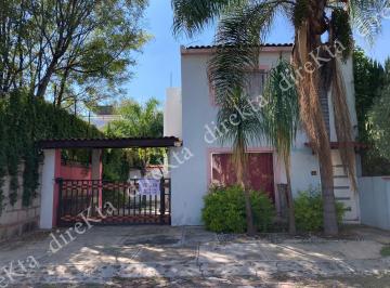 Casa en condominio de 4 habitaciones, Corregidora · ¡Vive en Tranquilidad y Comodidad en Corregidora! Casa 2 Niveles en Privada