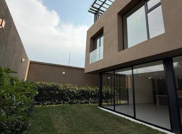Casa · 311m² · 4 Recámaras · 4 Estacionamientos · Casa en Preventa en Metepec