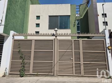 Casa · 216m² · 3 Recámaras · 2 Estacionamientos · Venta de Casa en Sebastián Bach Xalapa