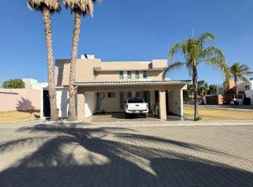 Casa en condominio , Corregidora · Casa en Venta en Qro en Villa Antigua