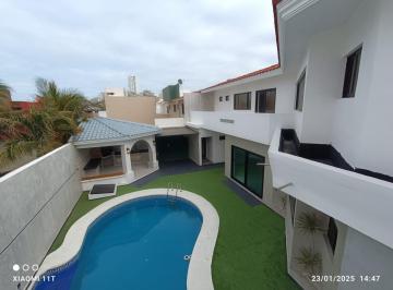 Casa · 776m² · 5 Recámaras · 2 Estacionamientos · Casa en Venta en Fracc Costa de Oro