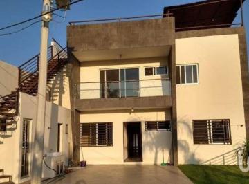 Casa · 200m² · 3 Recámaras · 10 Estacionamientos · Casa en Venta en Tepoztlán. Casa Mariposas.