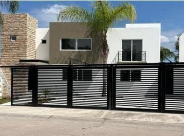 Casa · 261m² · 4 Recámaras · 3 Estacionamientos · Venta de Casa en Lomas de Gran Jardín