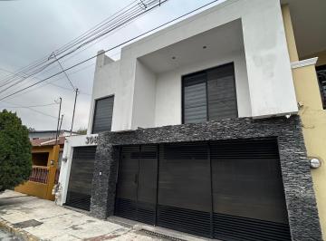 Casa de 3 habitaciones, Santa Catarina · Casa en Renta Santa Catarina La Fama